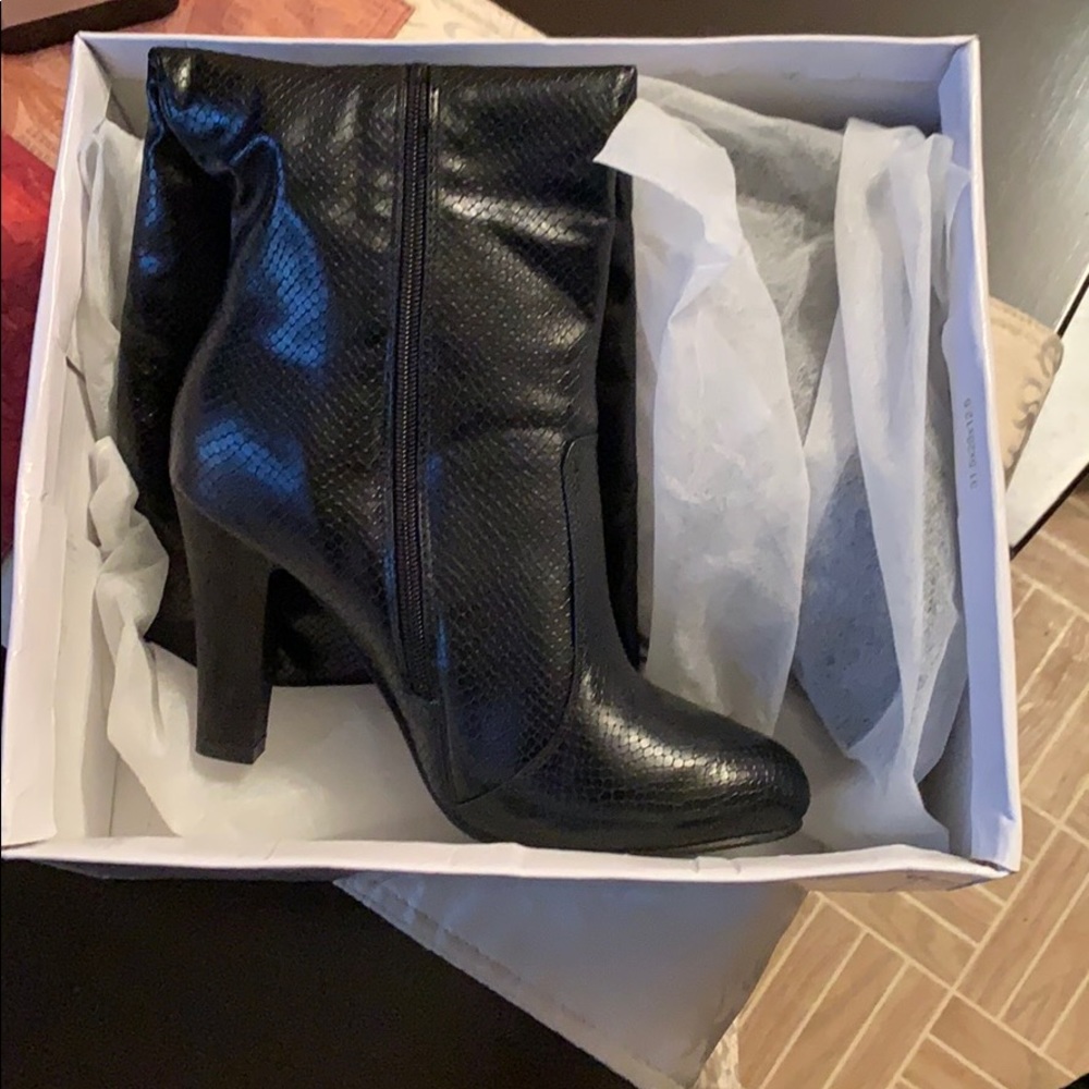 Forever Young Couture women’s y’all boots